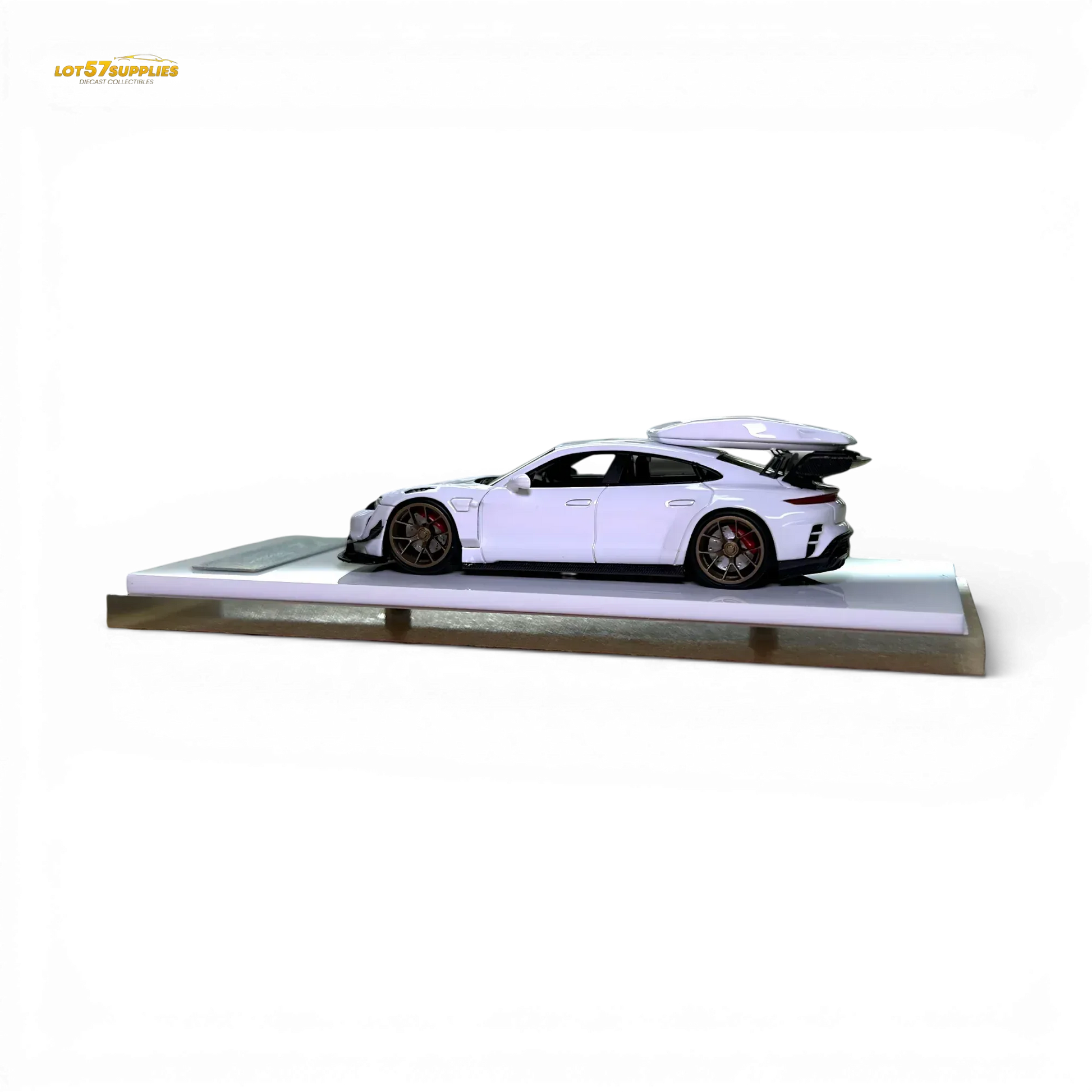 404ERROR Porsche Taycan White with Roof Box 1:64 - ToylandEU