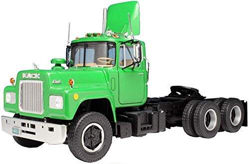 Mack R685ST Semi Tractor Truck | 1/25 Plastic Model Kit | AMT | Collector Quality