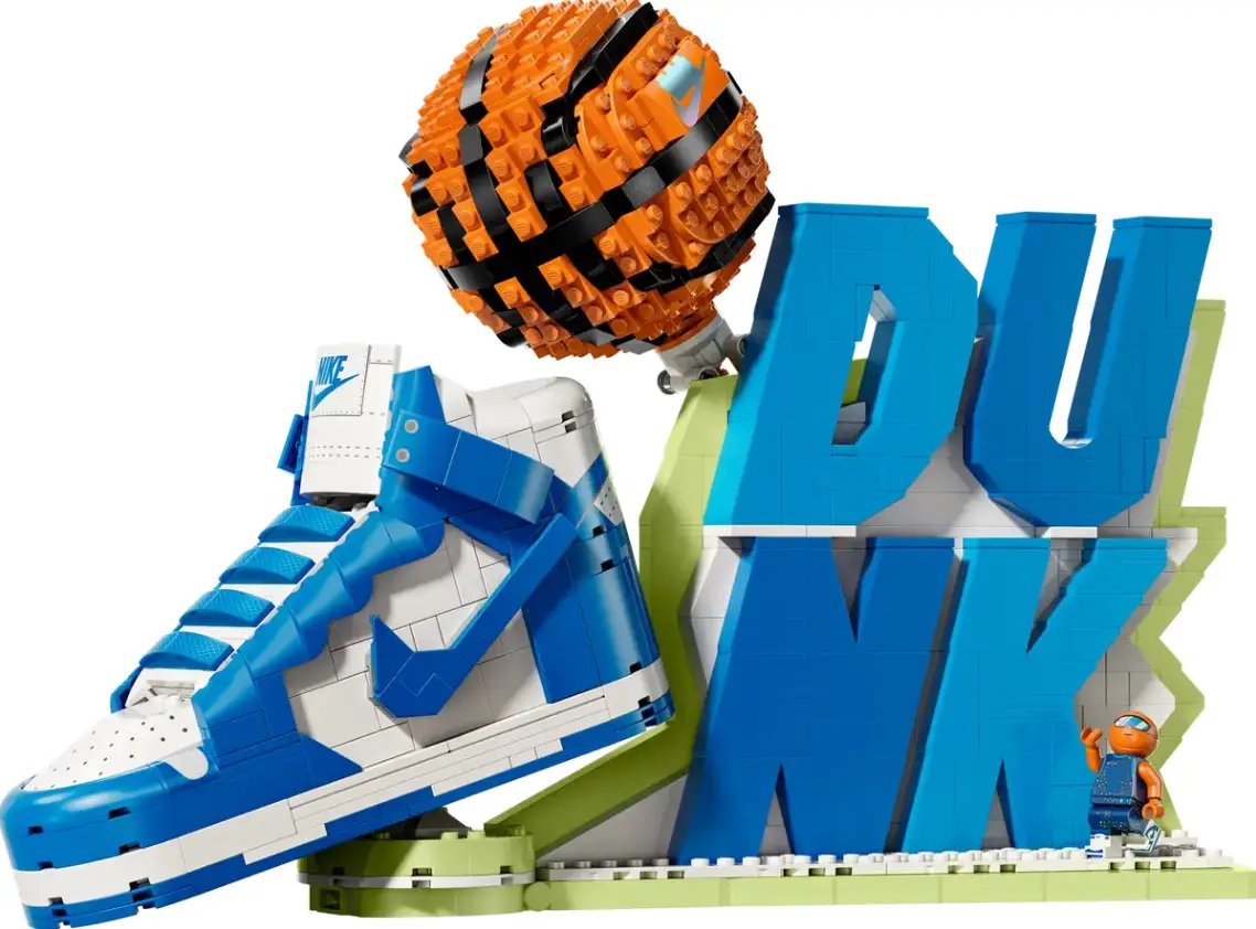 LEGO® Nike Dunk x LEGO® Set – 43008 - LEGOLAND® New York Resort Online Shop