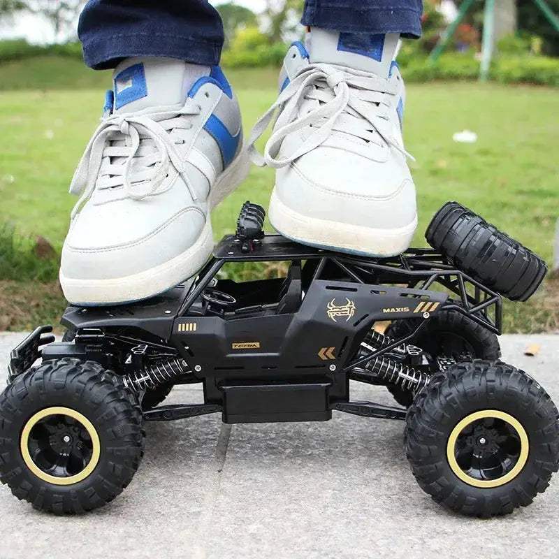 4WD RC Car With LED Lights For Off Road Adventures - ToylandEU
