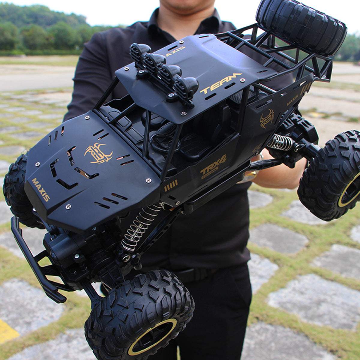 High-Speed Climbing Remote Control Car | 28 x 18 x 16 cm