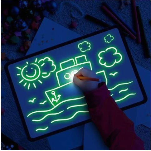 3D Drawing Pad with Light-accumulating Coating and Flashlight Marker
