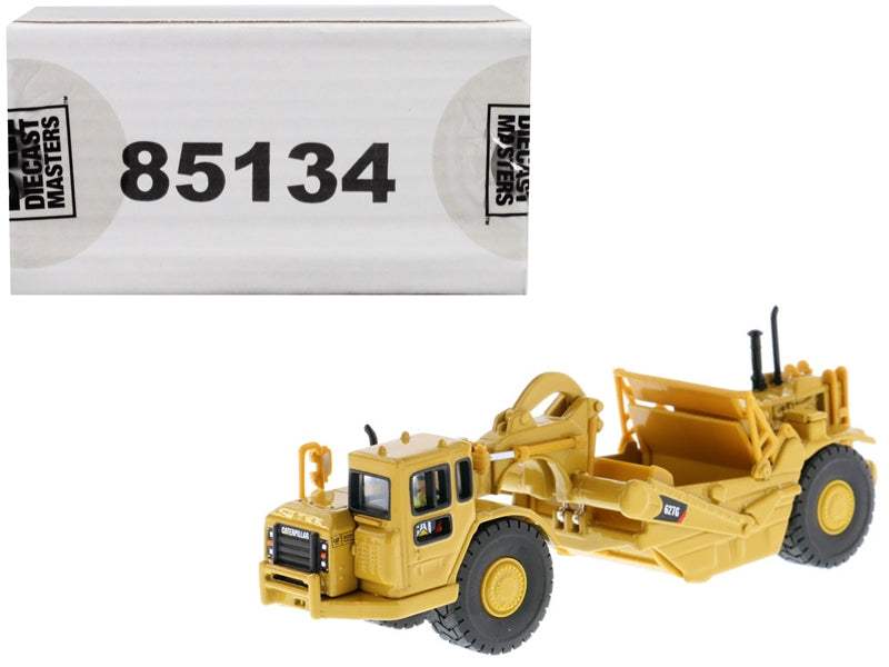 CAT Caterpillar 627G Wheeled Scraper Tractor with Operator | 1/87 Diecast Model Tractor | Diecast Masters | High Line Series