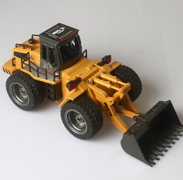Remote Control Excavator with 15 Channels in 1:12 Scale