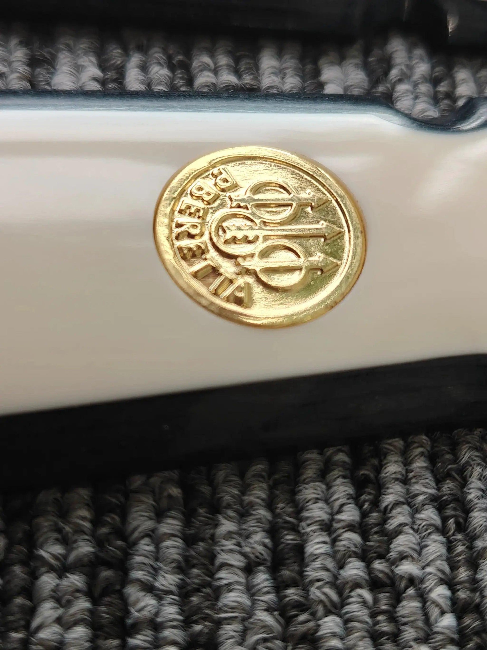  92 FS Grips Bonded Ivory Inlay Premium Gold Medallion -  ToylandEU™