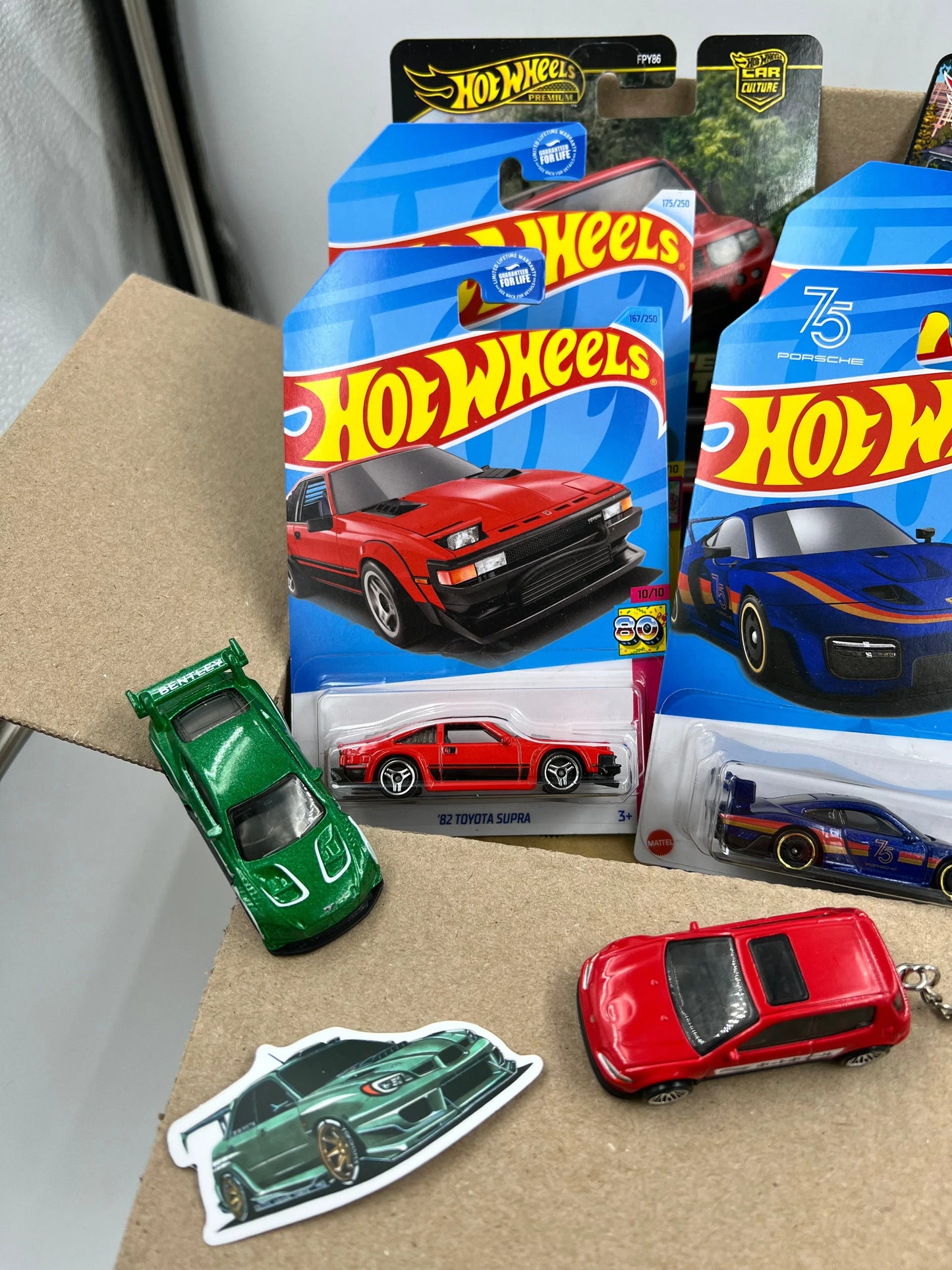Planet n Toys Diecast Box 1:64 Assorted Collectible Hotwheels/Matchbox - ToylandEU