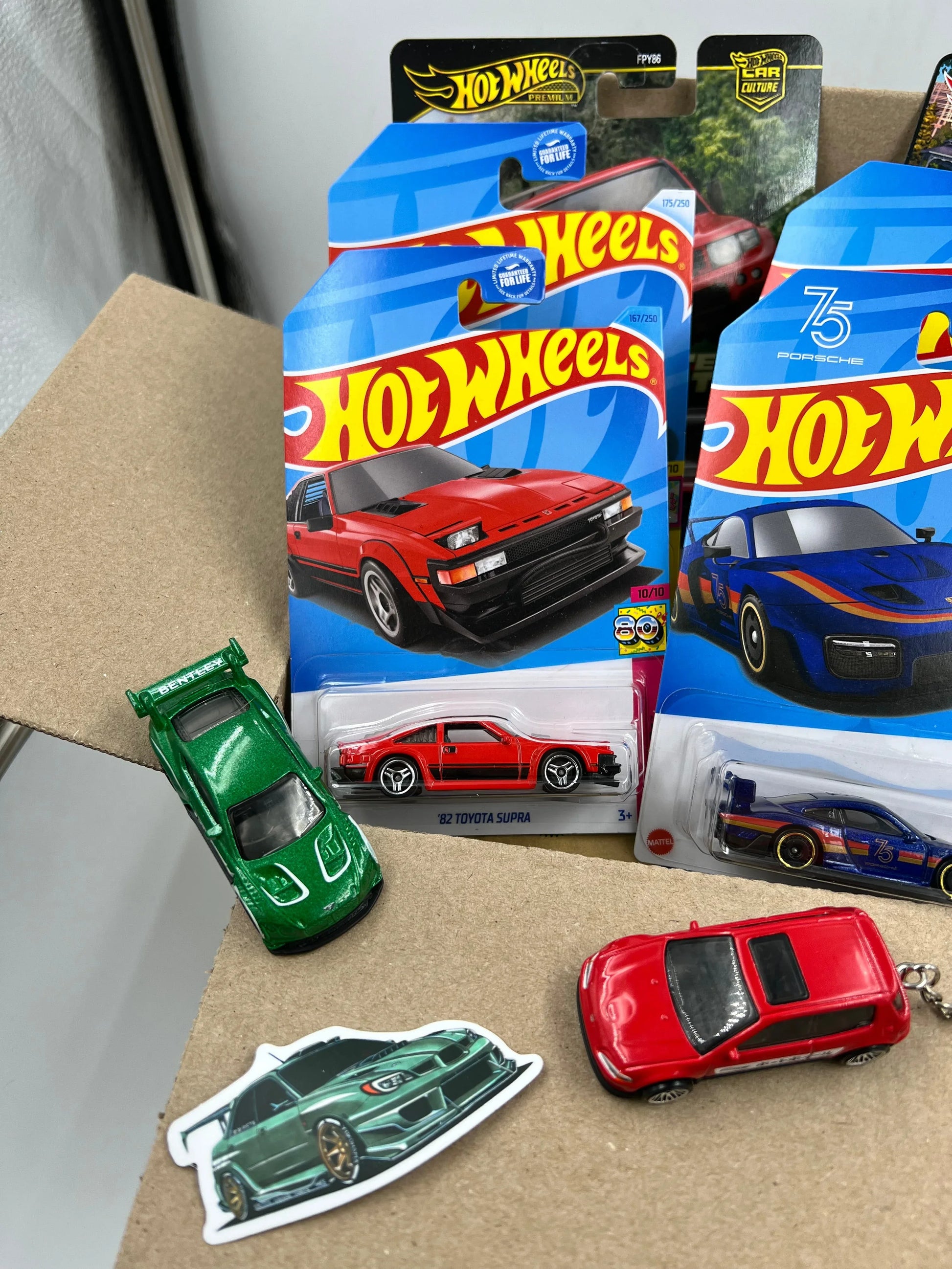 Planet n Toys Diecast Box 1:64 Assorted Collectible Hotwheels/Matchbox - ToylandEU