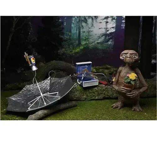  NECA E.T. 40Th Anniversary Deluxe 7-Inch Scale Action Figure - Select Figure(s) -  ToylandEU™