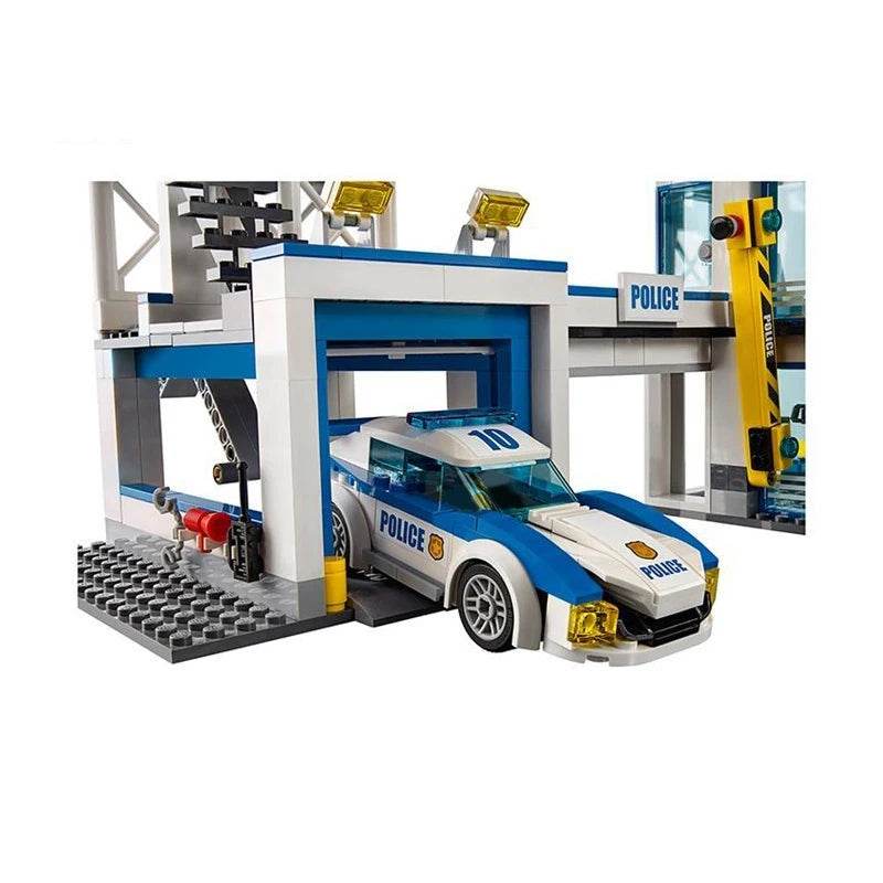 Action-Packed Police Station Blocks Set with SWAT Team, Chopper & Car - Adventure Awaits 60141 - ToylandEU