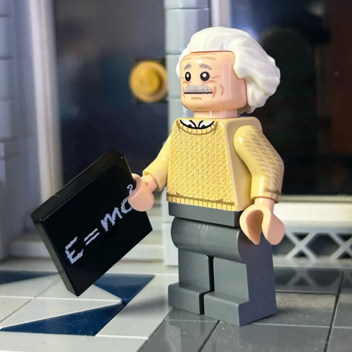 Albert Einstein Minifig made using LEGO parts - B3 Customs - ToylandEU