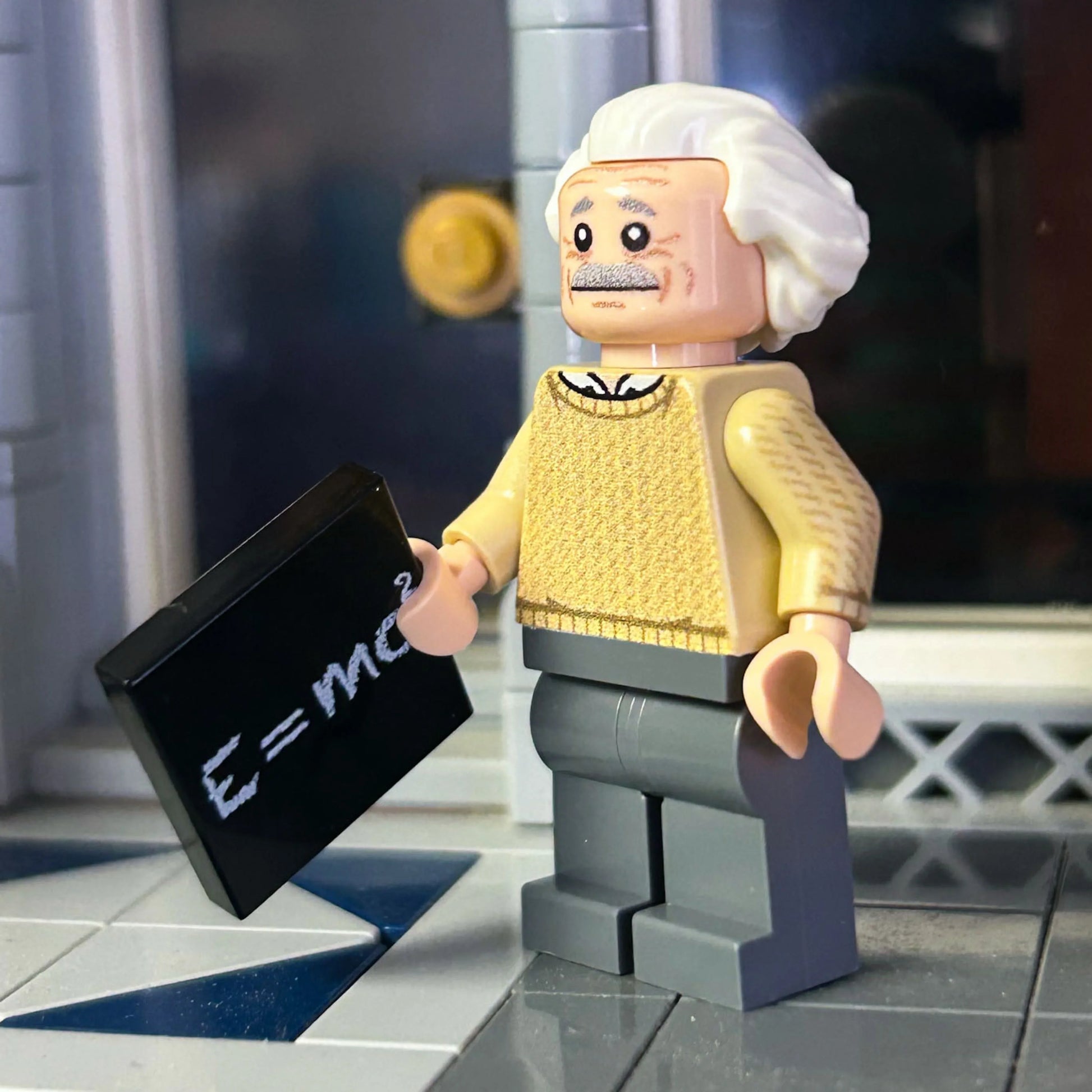 Albert Einstein Minifig made using LEGO parts - B3 Customs - ToylandEU