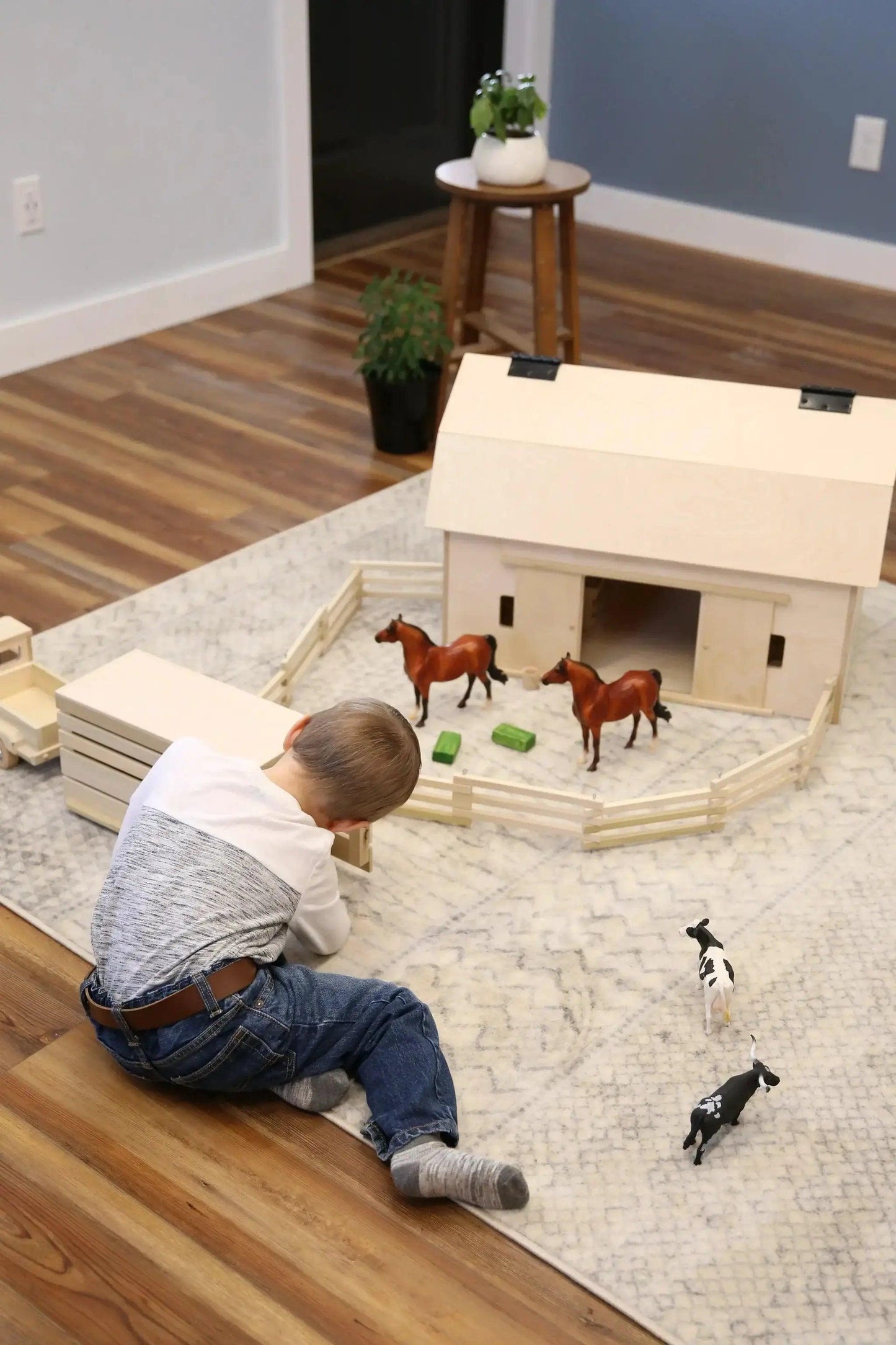  Amish Made Hip Roof Barn Toy Solid Wood Playset Deluxe -  ToylandEU™