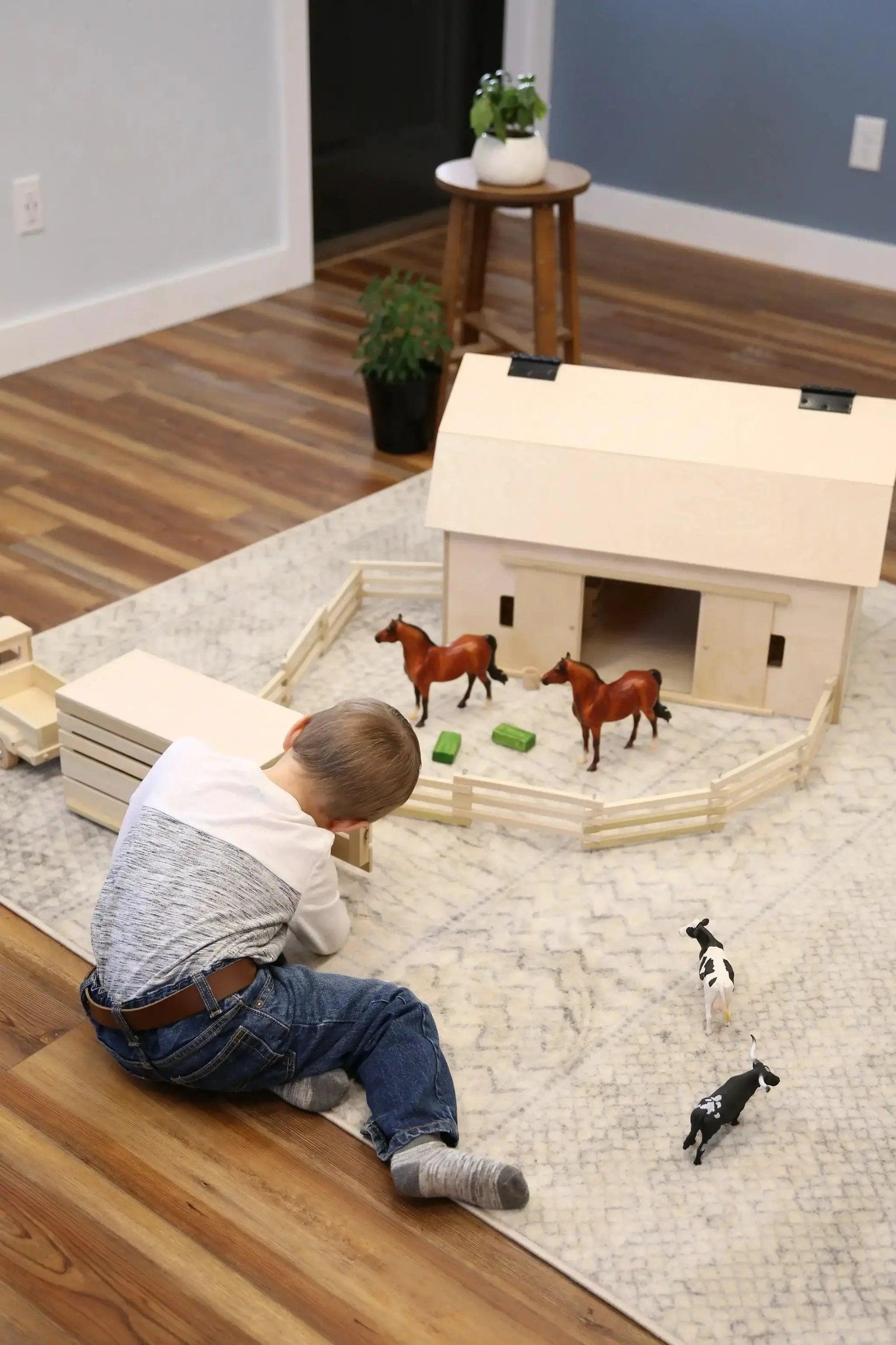  Amish Made Hip Roof Barn Toy Solid Wood Playset Deluxe -  ToylandEU™