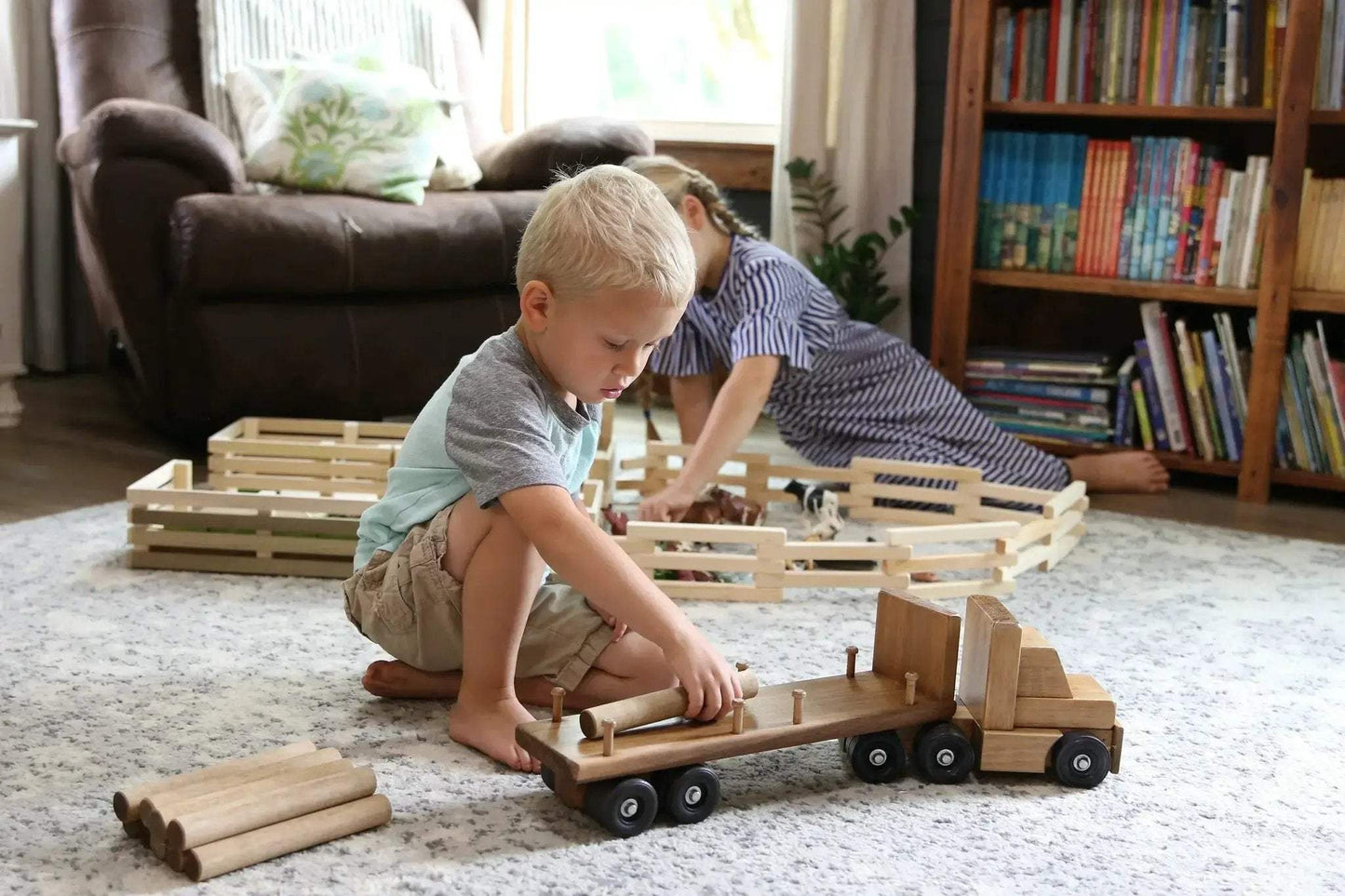 Amish-Made Wooden Log Semi Truck Toy, With Removable Logs - ToylandEU