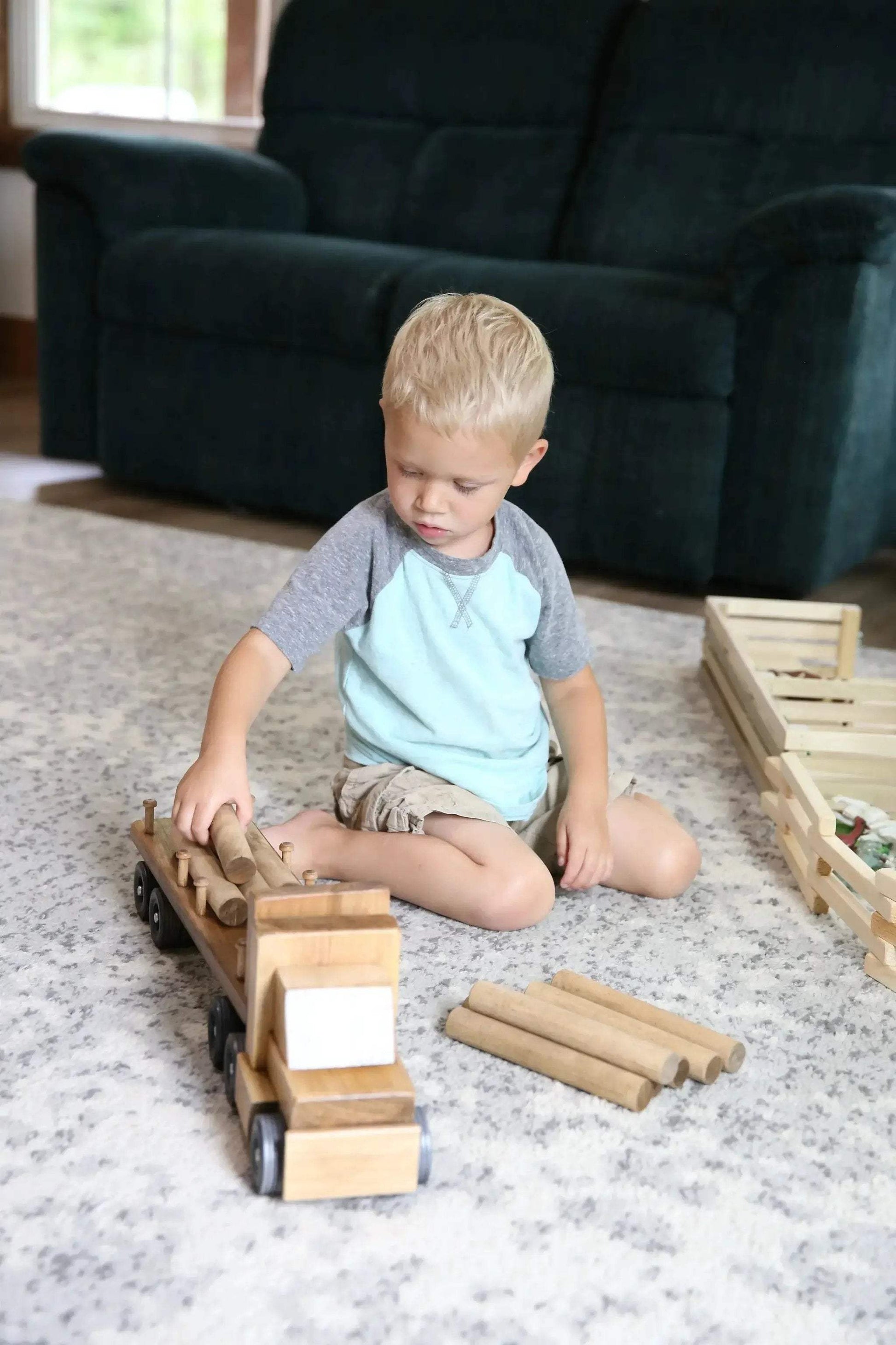 Amish-Made Wooden Log Semi Truck Toy, With Removable Logs - ToylandEU