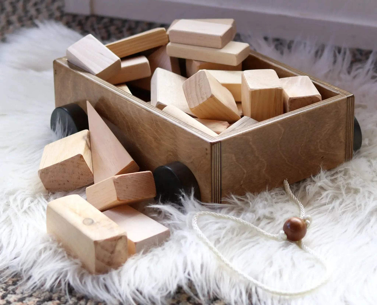 Amish-Made Wooden Toddler Pull Wagon Toy with Wood Building Blocks - ToylandEU