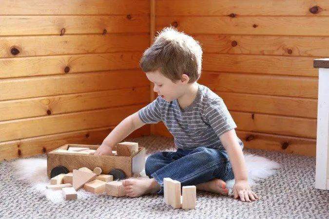 Amish-Made Wooden Toddler Pull Wagon Toy with Wood Building Blocks - ToylandEU