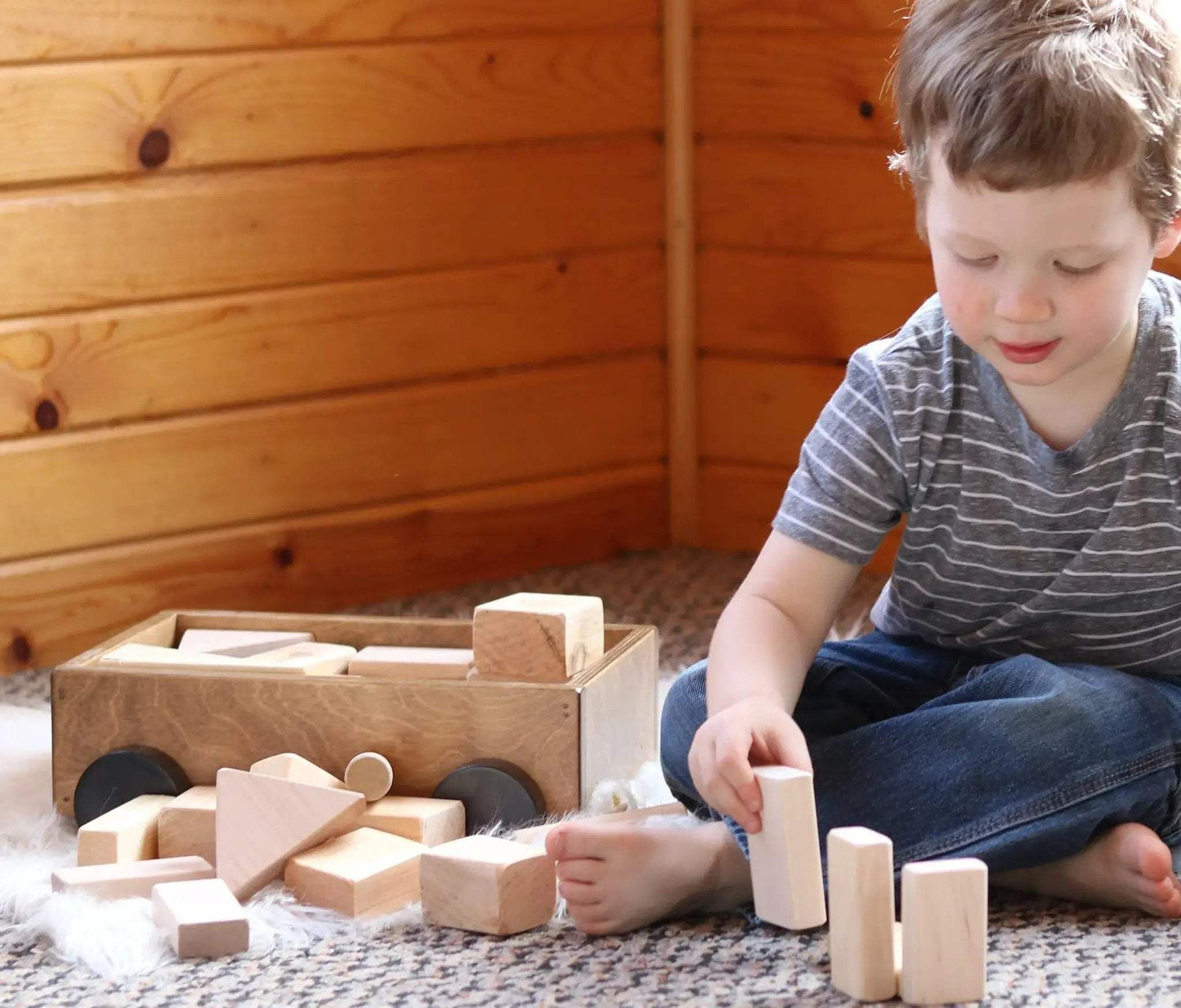 Amish-Made Wooden Toddler Pull Wagon Toy with Wood Building Blocks - ToylandEU