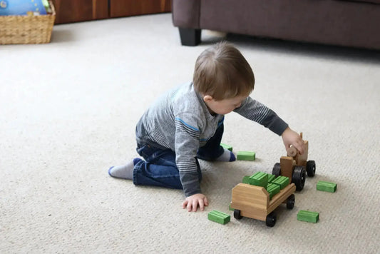 Amish-Made Wooden Toy Tractor and Wagon Set with Hay Bales - ToylandEU