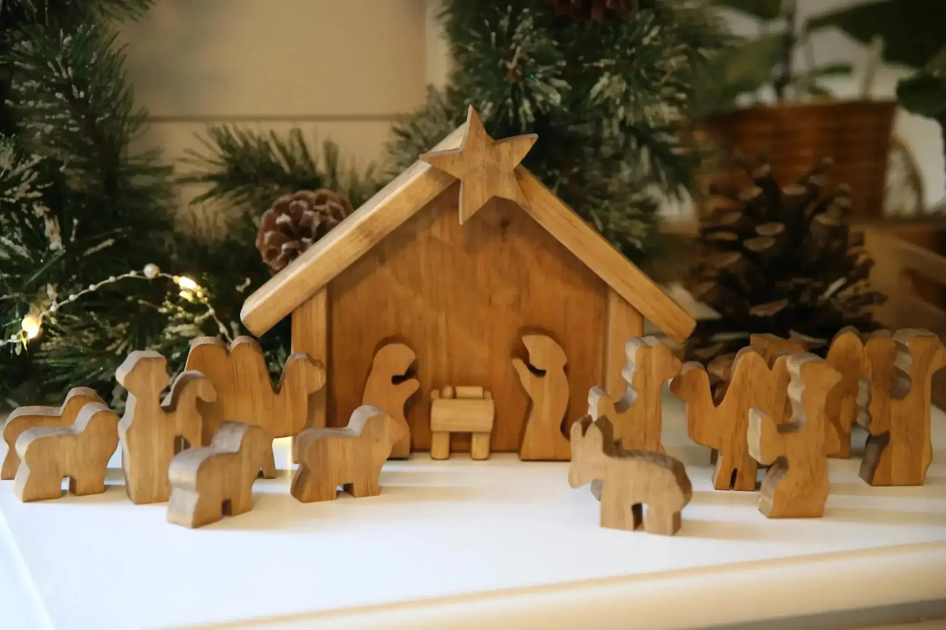 AmishToyBox.com Wooden Nativity Manger Scene Set, 14 Pieces - ToylandEU