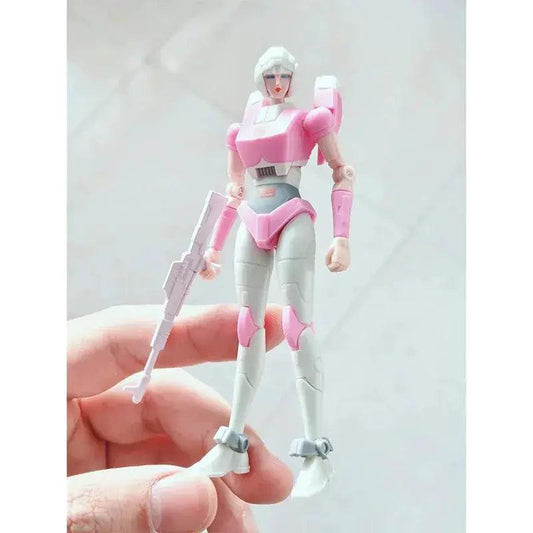  Arcee Transformers Figure Ultra Poseable 15cm -  ToylandEU™