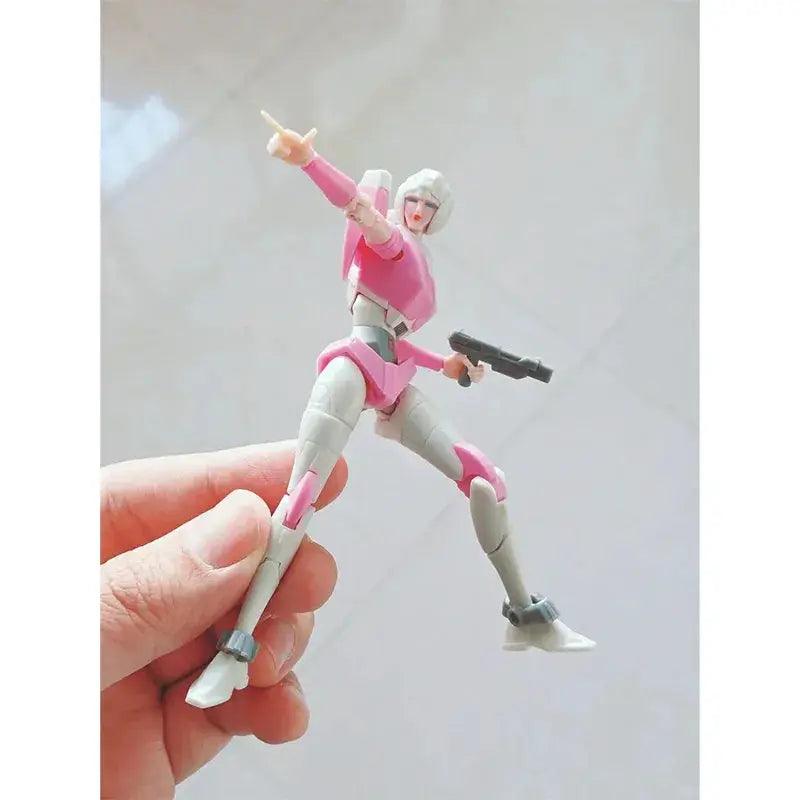  Arcee Transformers Figure Ultra Poseable 15cm -  ToylandEU™