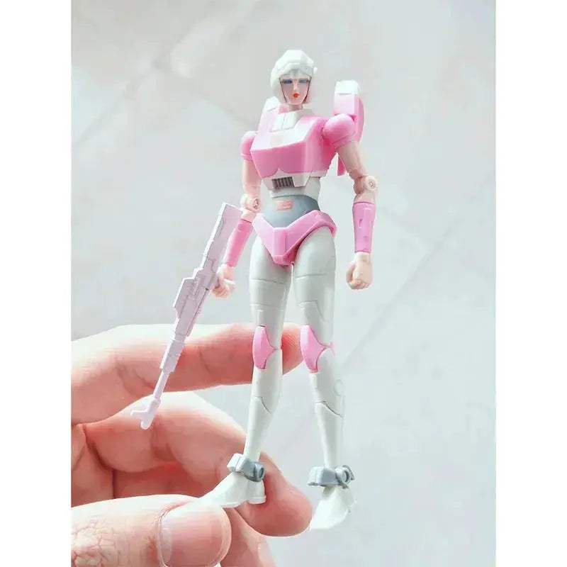 Arcee Transformers Figure Ultra Poseable 15cm Collectible - ToylandEU