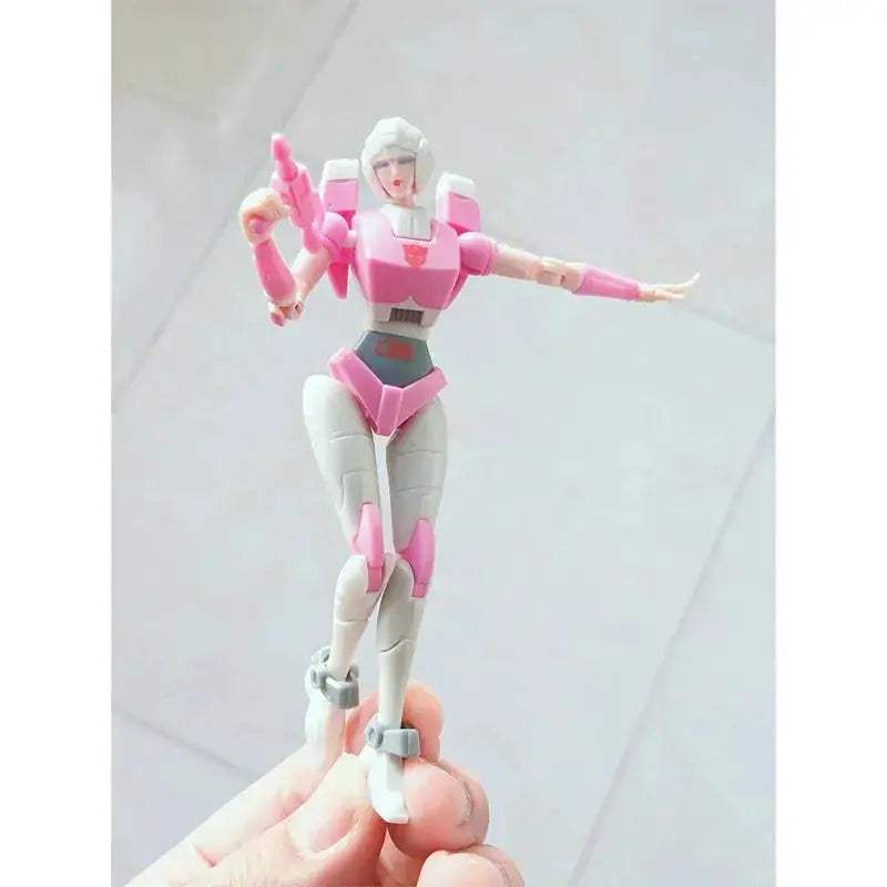 Arcee Transformers Figure Ultra Poseable 15cm Collectible - ToylandEU
