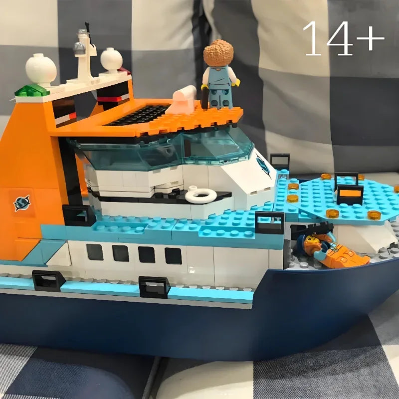 Disney Arctic Explorer Building Blocks Boat Set Floatable - ToylandEU