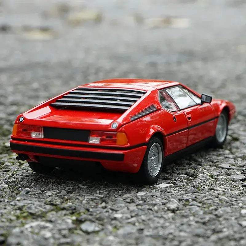 BMW M1 1-24 Diecast Model Car Alloy Racing Replica - ToylandEU