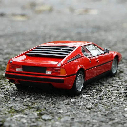 BMW M1 1-24 Diecast Model Car Alloy Racing Replica - ToylandEU