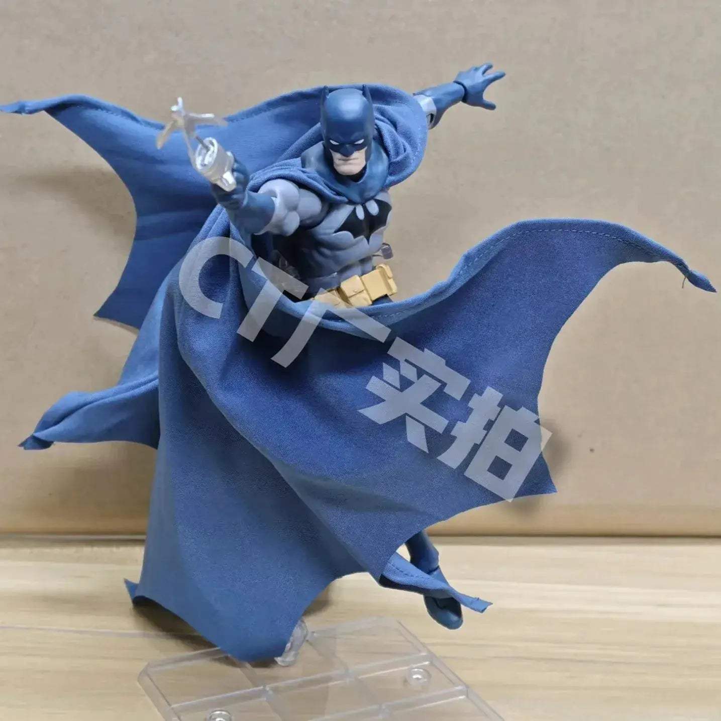 Batman Hush Mafex 105 Action Figure Premium Collectible In Stock - ToylandEU