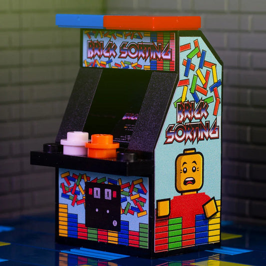 Figure-Sized LEGO Arcade Machine With Custom Decals Built From One Hundred Percent LEGO Bricks For Figure Display - ToylandEU