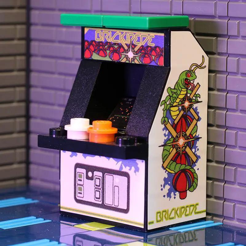 Brick-Built LEGO Arcade Cabinet For Figures With Custom Decals And Figure Scale - ToylandEU