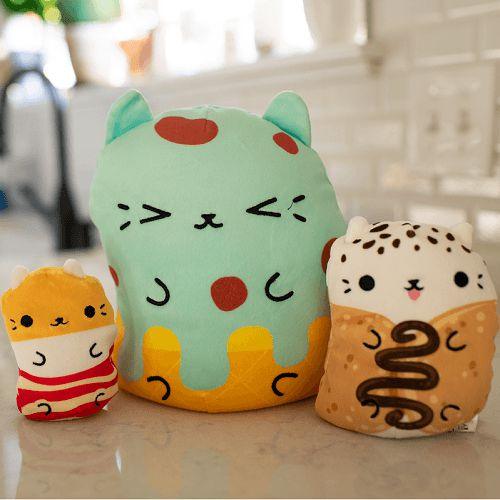 Cats vs Pickles Chonks 6 Inch Plush Mystery Bag - ToylandEU
