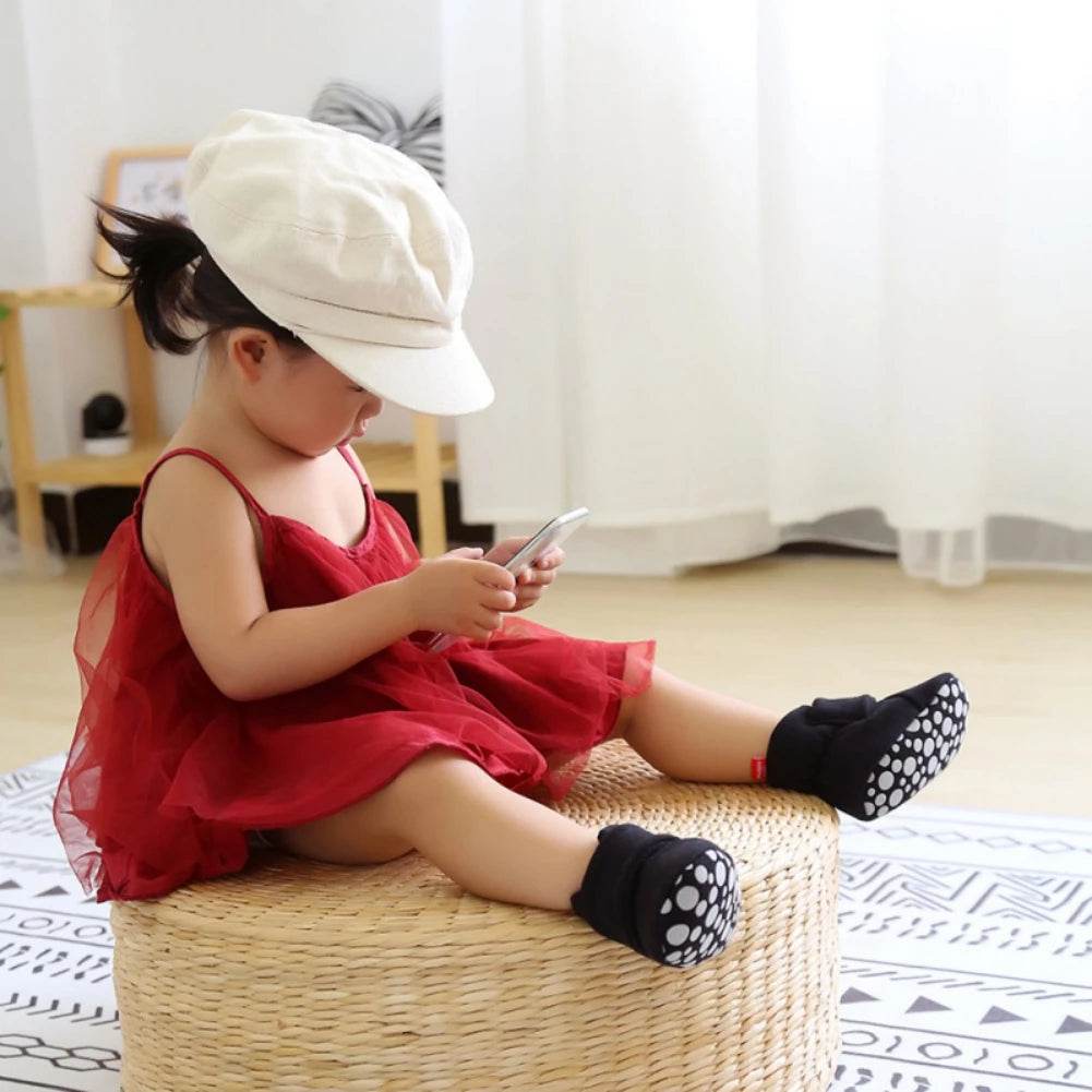 Cozy Plush Winter Booties for Newborns - Soft Sole Anti-slip Toddler Shoes for First Walkers - ToylandEU
