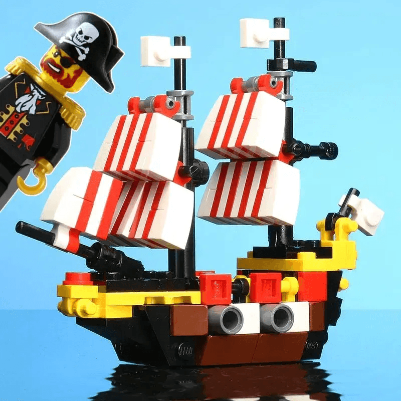 LEGO Pirate Barracuda Mini Ship With Captain Brickbeard Figure, 142-Piece Set, Disassembled With Instructions - ToylandEU
