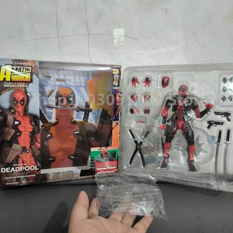  Deadpool Action Figure Marvel Premium Detail -  ToylandEU™