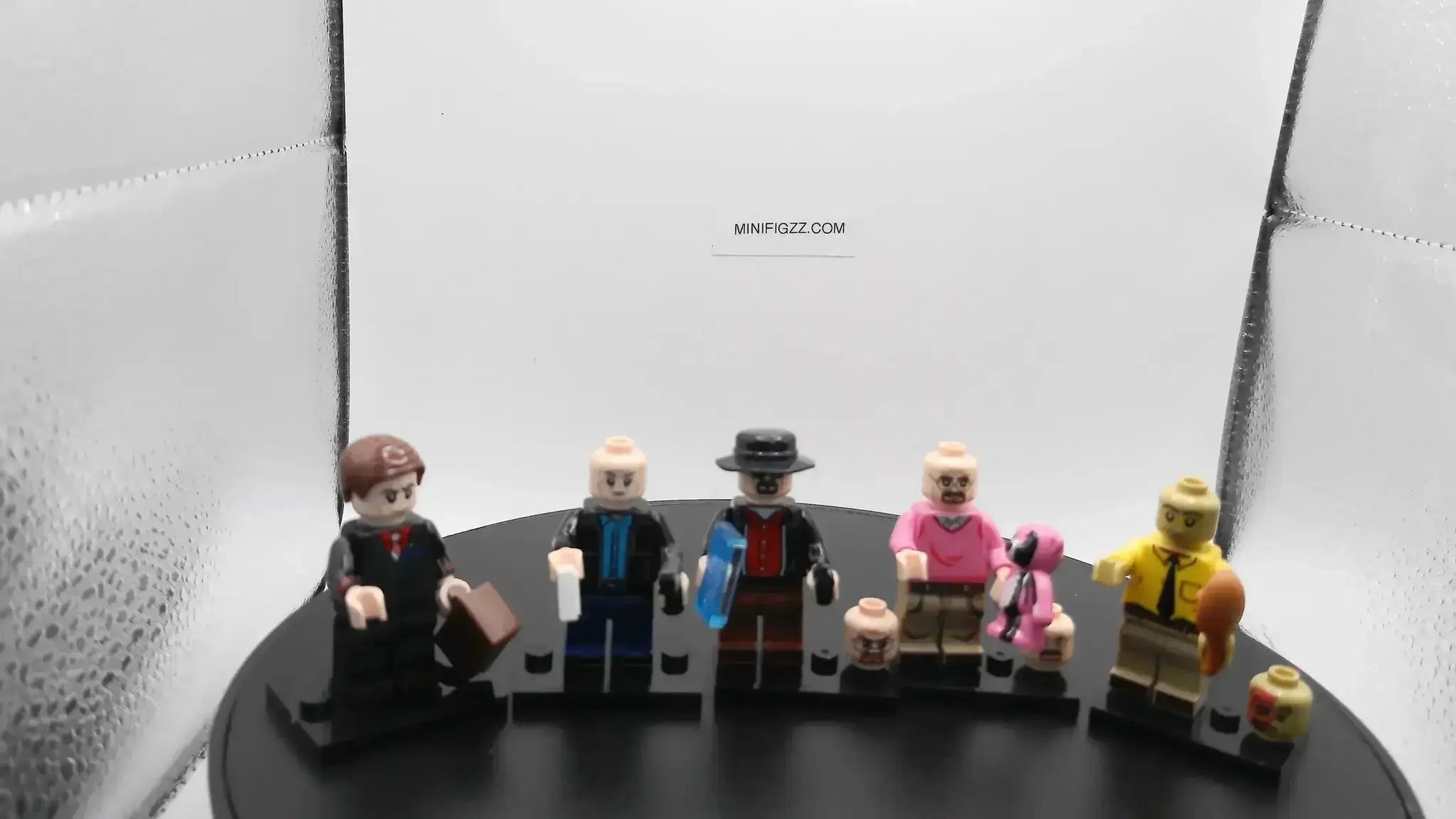 Desert Crime Lords Custom Figure Set With Base Plate And Durable ABS Plastic Construction - ToylandEU