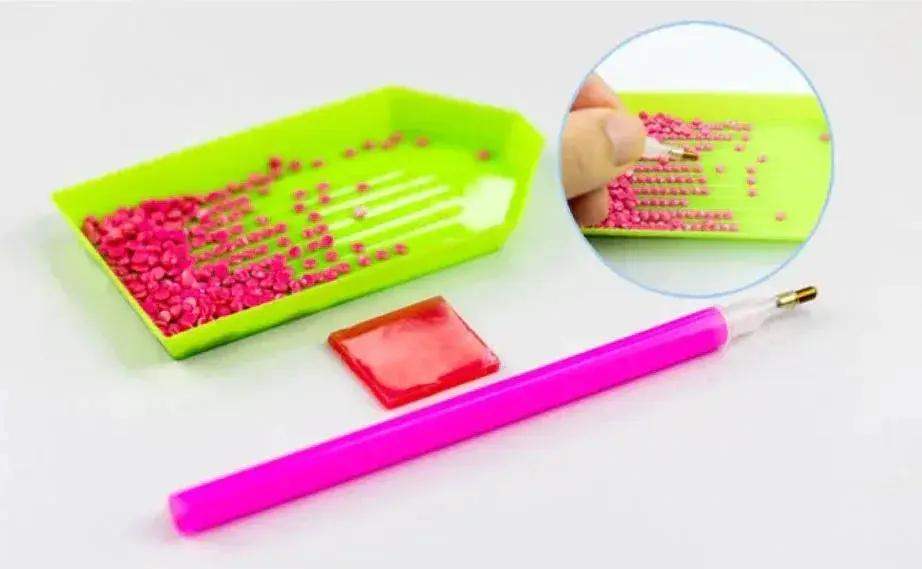 Interactive Diamond Art Lucite Stand Kit With Colored Diamonds - ToylandEU