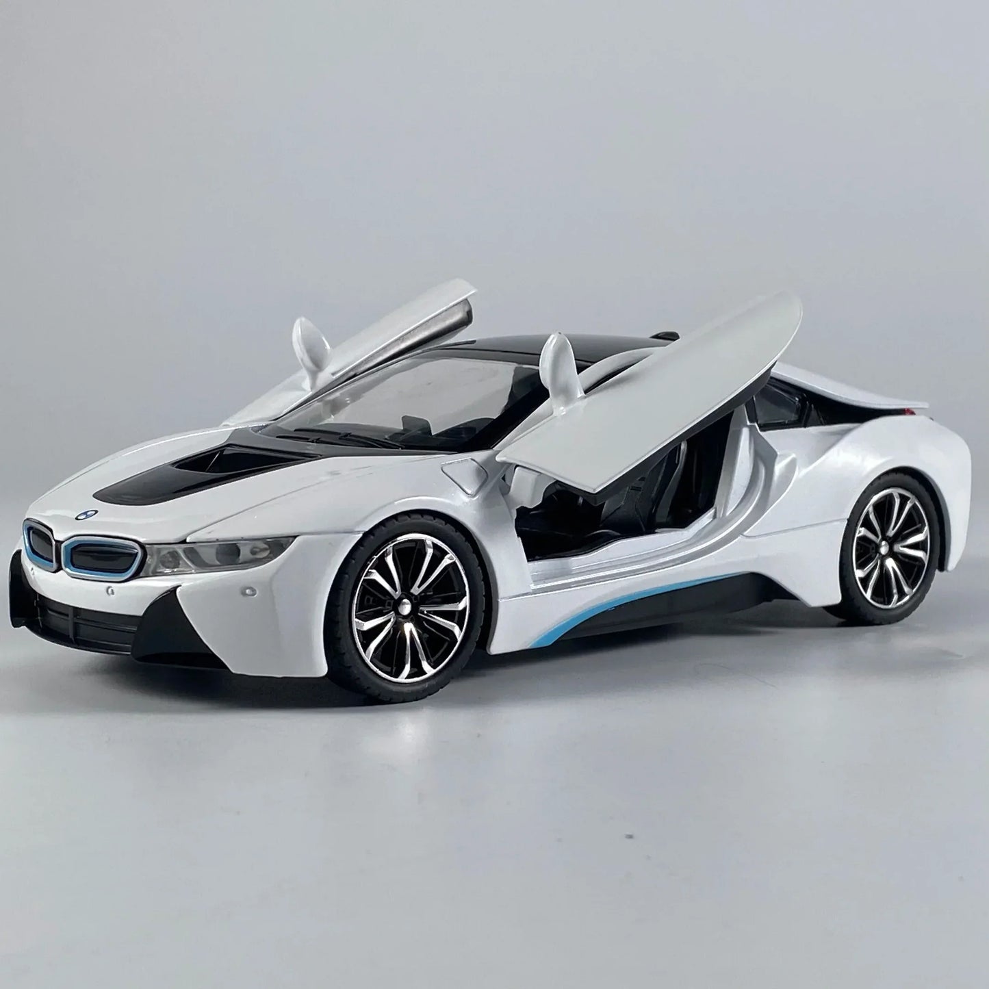 Diecast 1:22 BMW I8 Model Car With Pull Back Action And Lights For Kids - ToylandEU