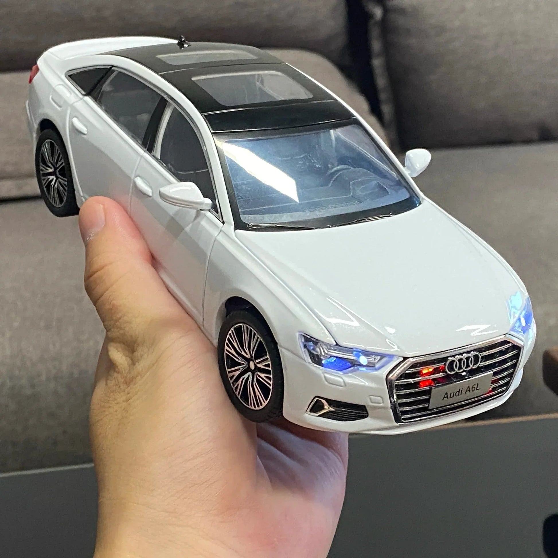 Diecast A6L Car Model With Pull Back Sound And Light For Boyfriend - ToylandEU