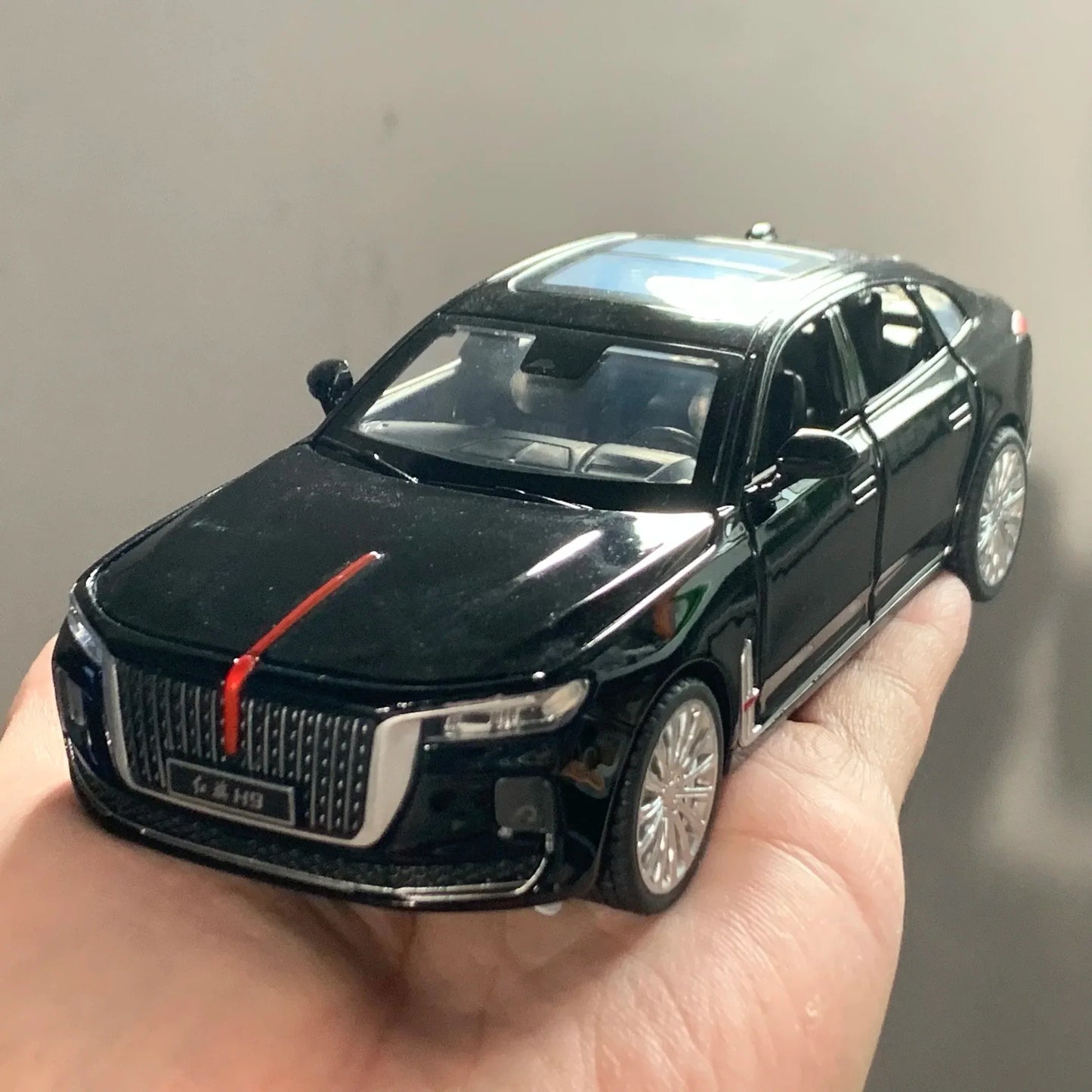 Diecast Car Hongqi H9 1 to 32 Scale Alloy Model for Collectors - ToylandEU