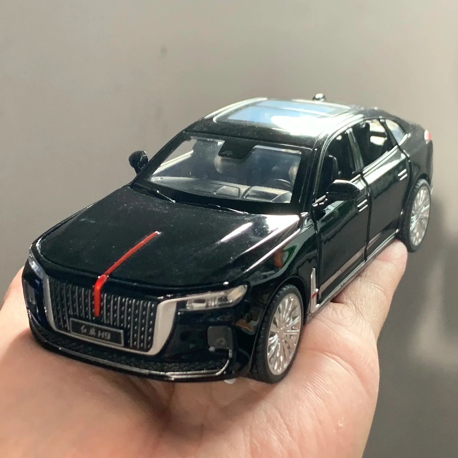 Diecast Car Hongqi H9 1 to 32 Scale Alloy Model for Collectors - ToylandEU