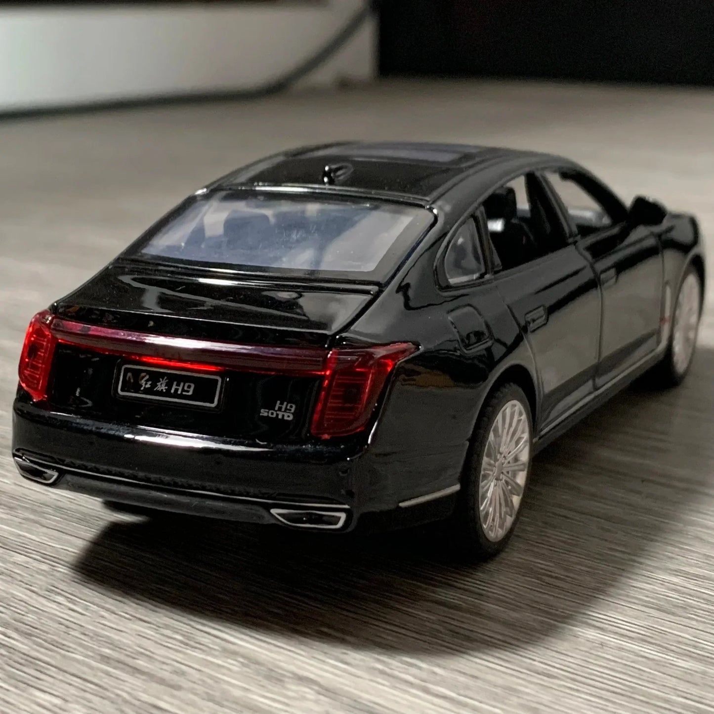 Diecast Car Hongqi H9 1 to 32 Scale Alloy Model for Collectors - ToylandEU