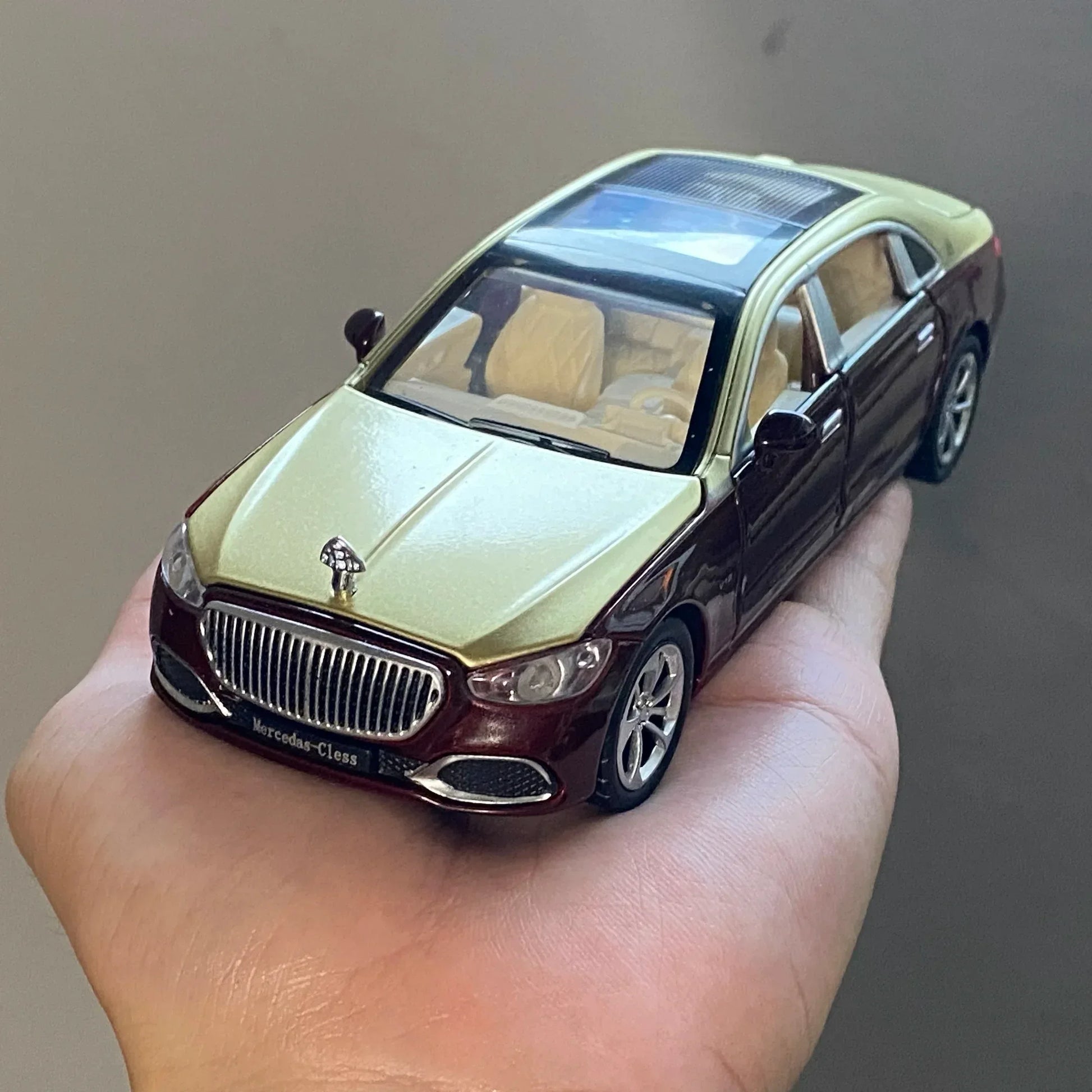 Diecast Car Model 1 To 32 Benz Maybach S680 Sound Light For Collectors - ToylandEU
