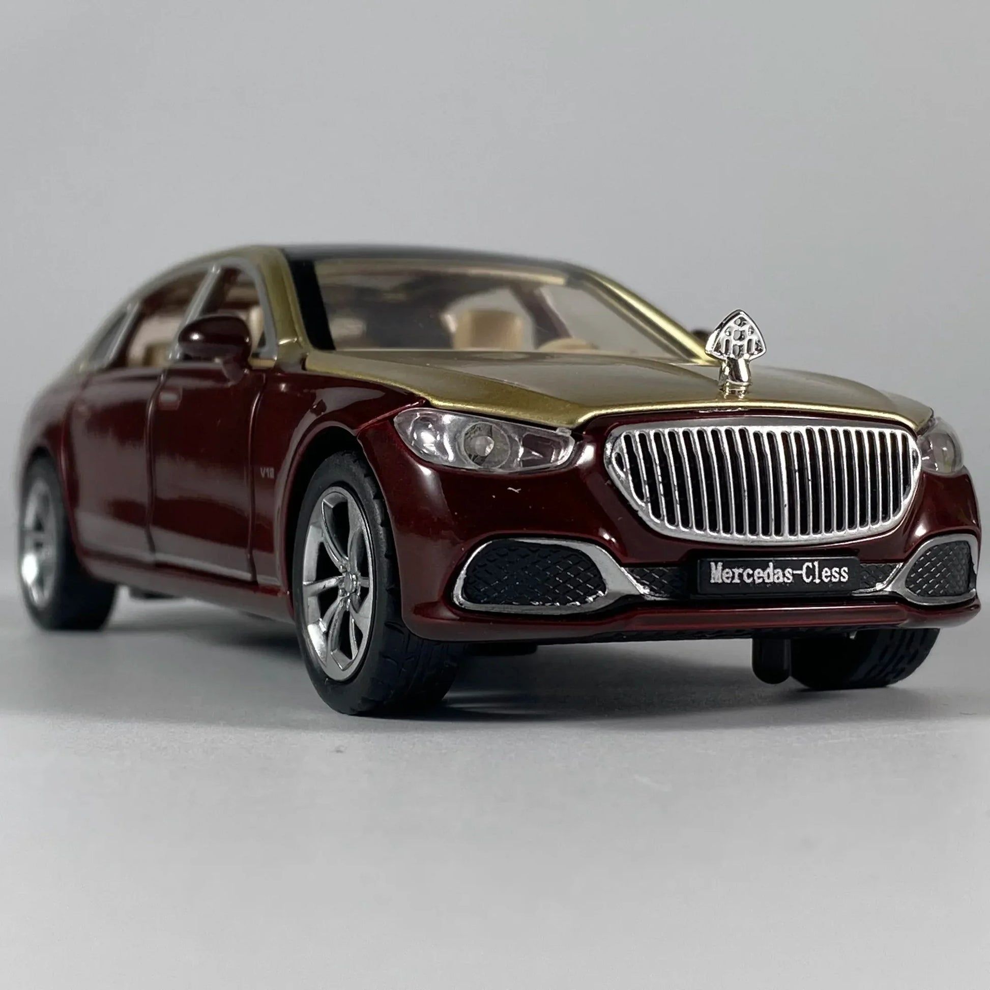 Diecast Car Model 1 To 32 Benz Maybach S680 Sound Light For Collectors - ToylandEU