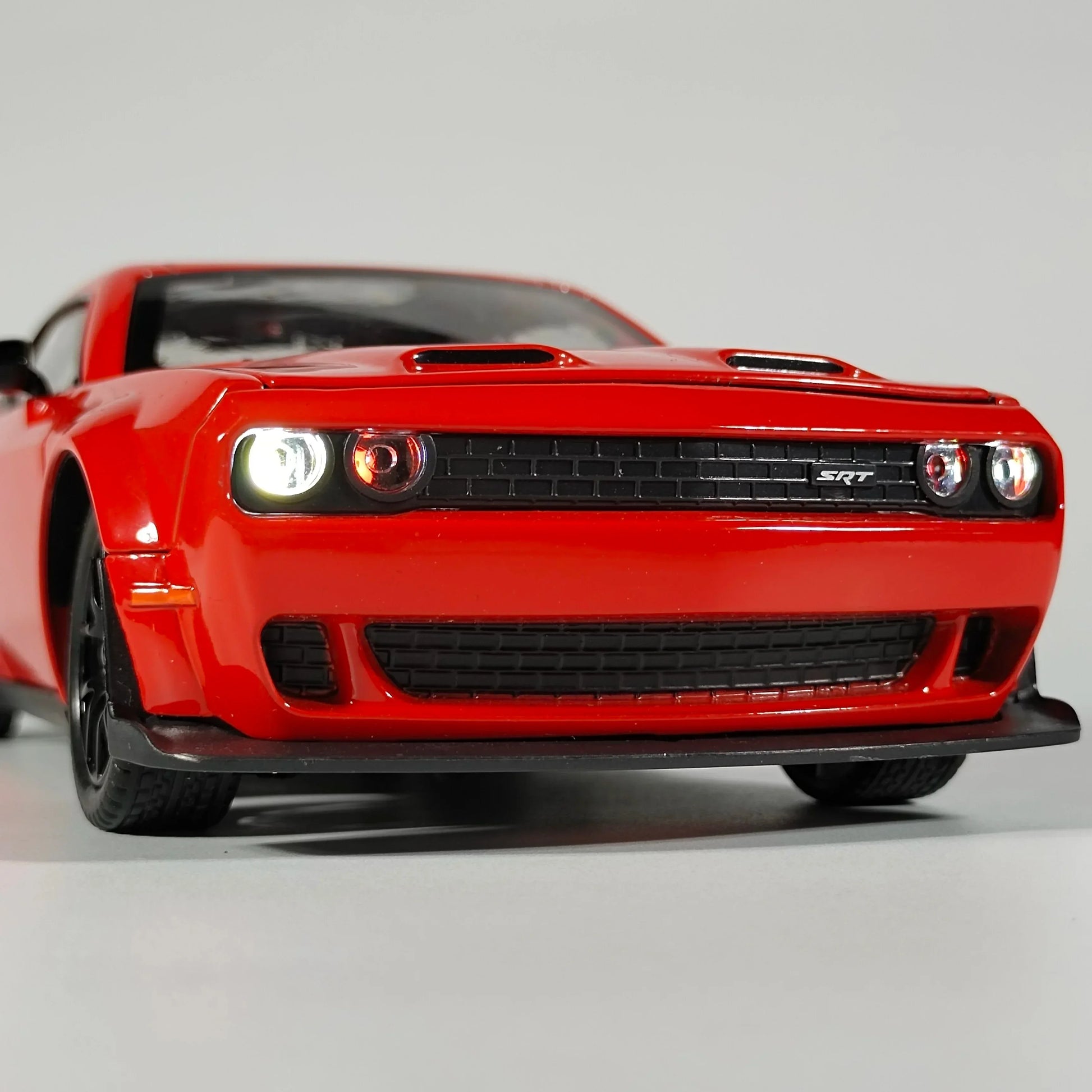 Diecast Car Model Challenger Hellcat Redeye 1:24 Scale For Collectors - ToylandEU