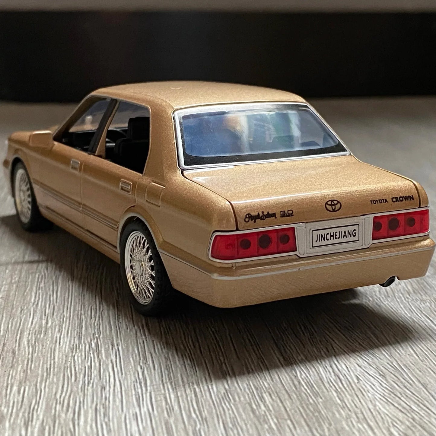 Diecast Model Car 1 32 Scale Alloy Toyota Crown Royal For Collectors - ToylandEU