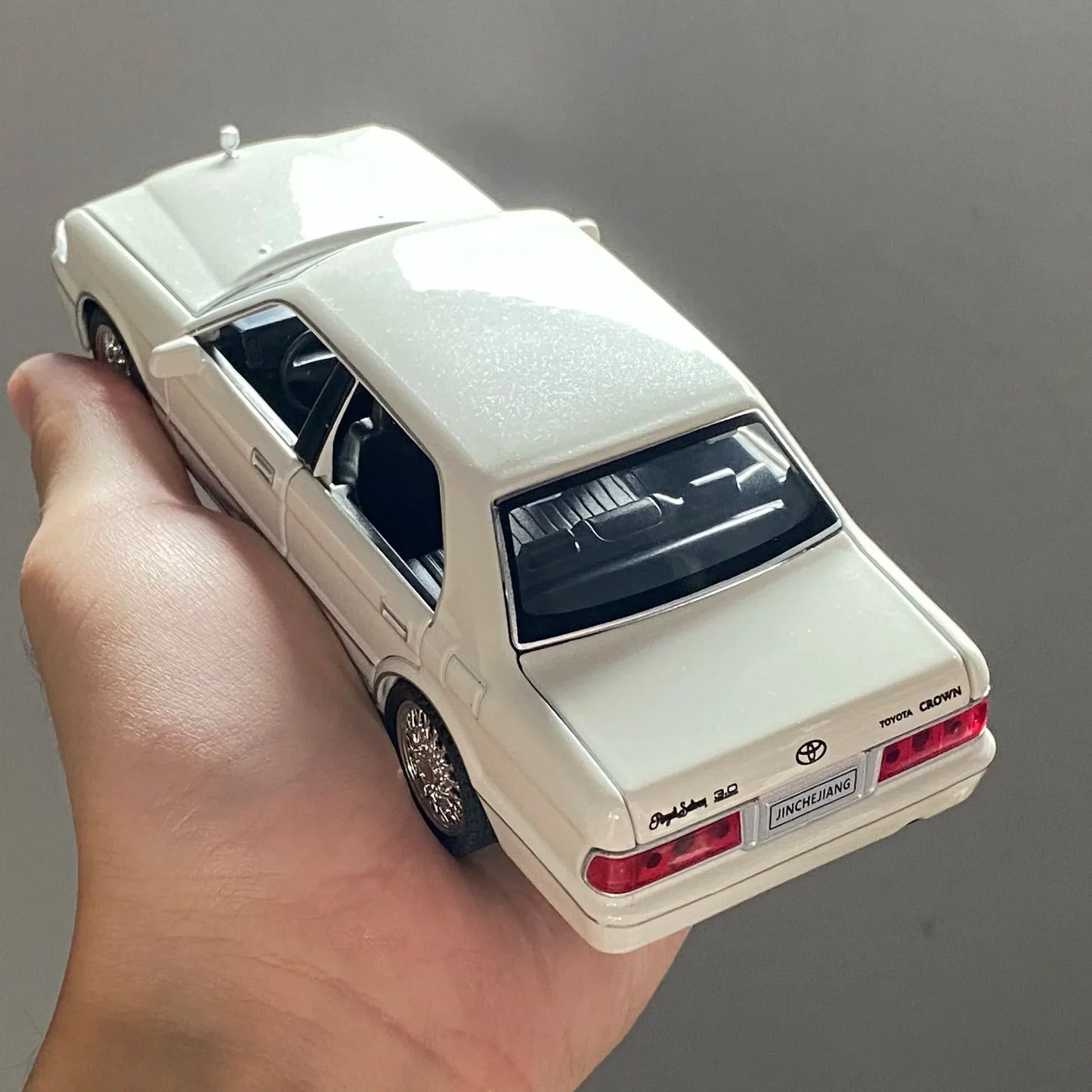 Diecast Model Car 1 32 Scale Alloy Toyota Crown Royal For Collectors - ToylandEU